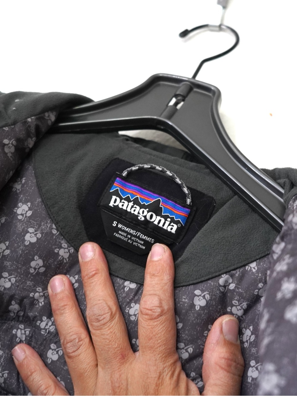 Patagonia Jacket Womens S Black Grey Bivy Hooded Vest Puffer Down Insulated - Picture 8 of 9